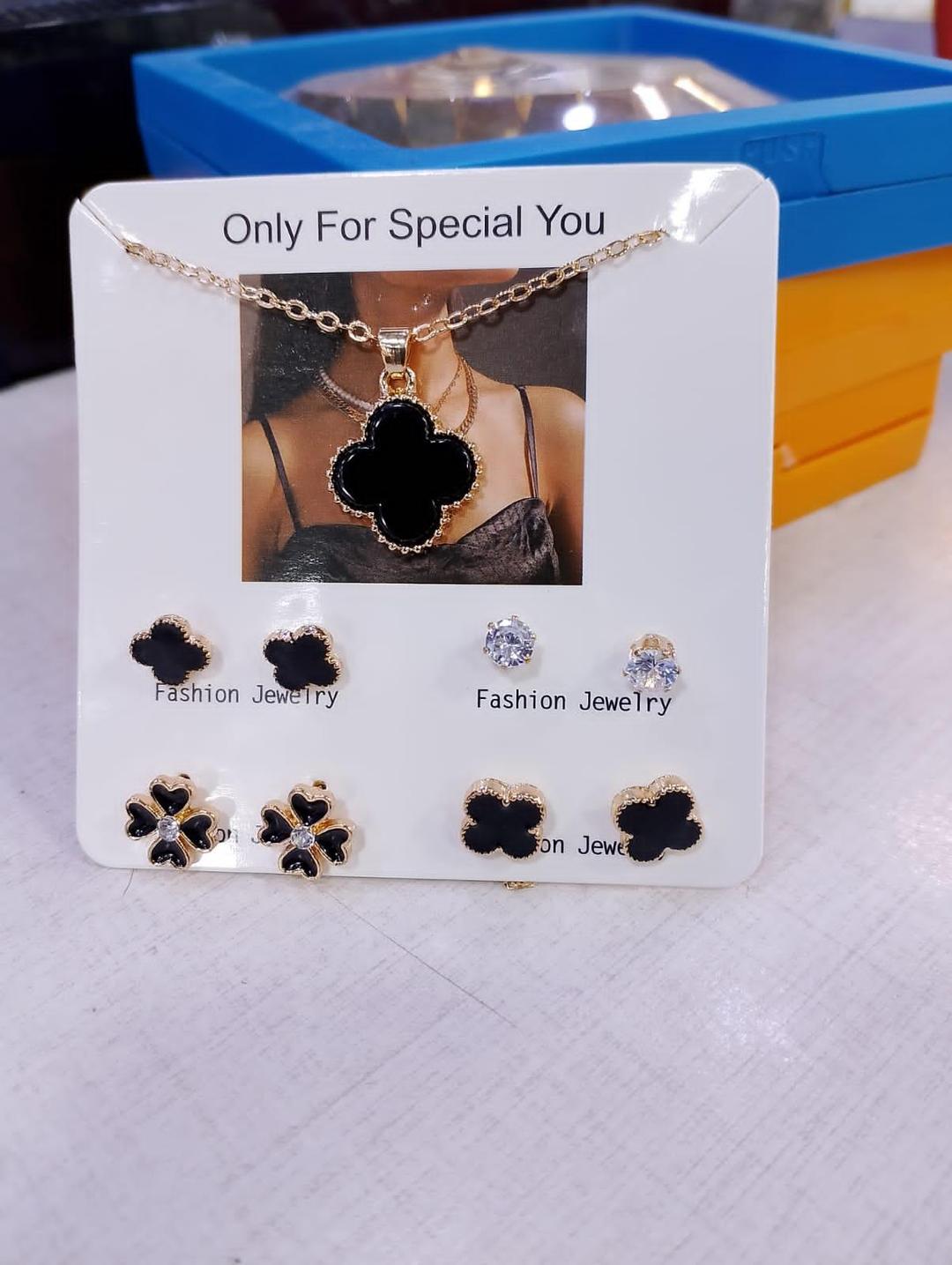 Fancy Necklace Set - Image 3